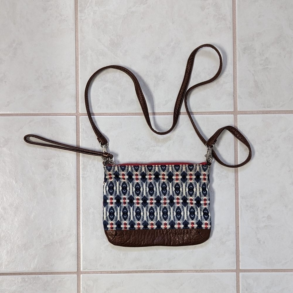 Crossbody wristlet bag